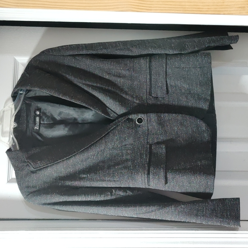 Barely worn- 7th Ave Suiting from NY&C, size 6. Black w gray spots. Long sleeve.
